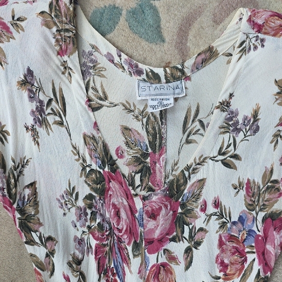 Chic Floral Maxi Dress in White and Pink - Picture 2 of 4